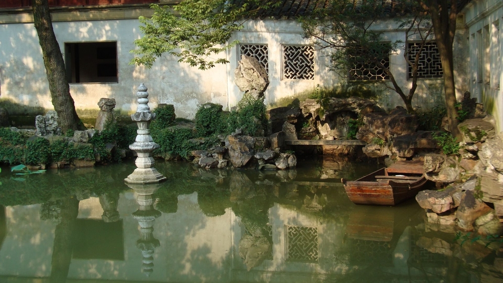 Water reflections in the Suzhou park