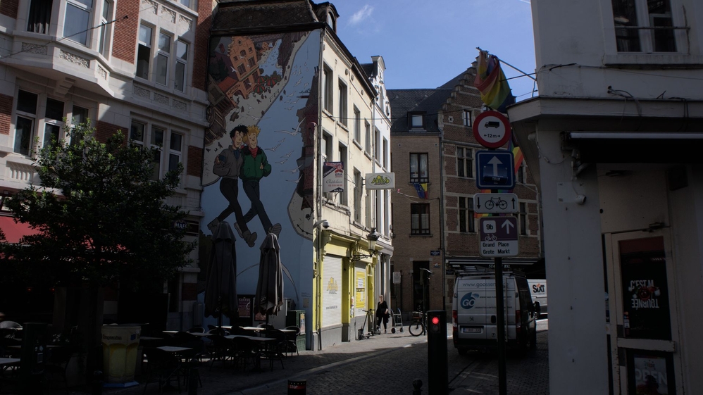 Comic on a side street house