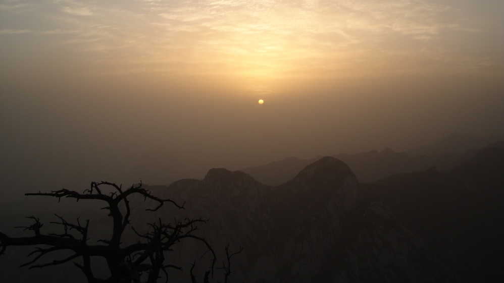 Sunrise over Hua Shan