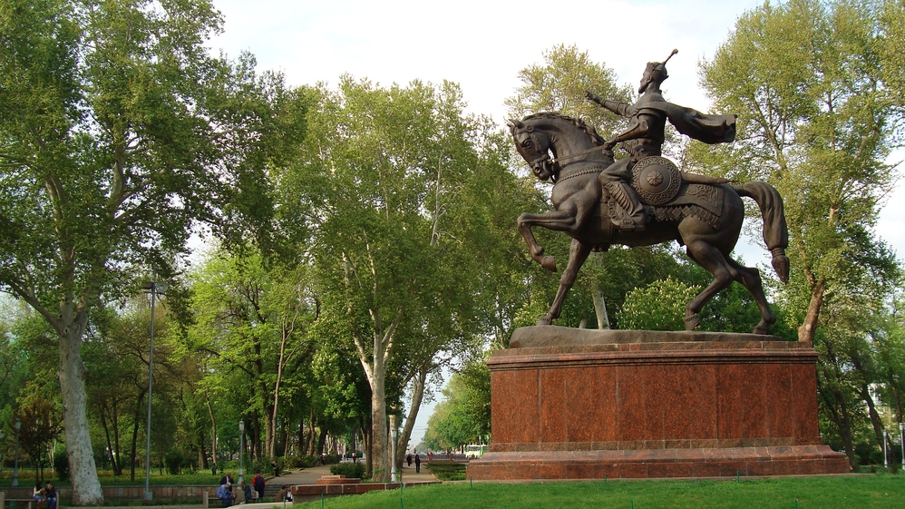 Amir Timur statue