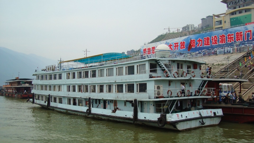 A typical Yangzi river cruise ship
